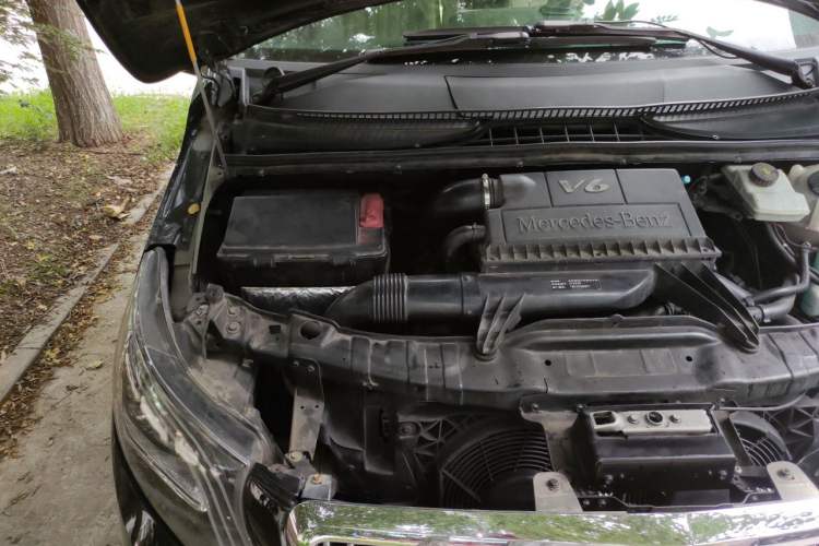 Used Mercedes-Benz Viano 2013 3.0L Navigator Edition Engine Bay Right