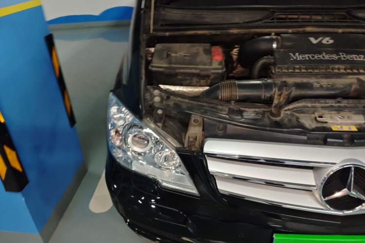 Used Mercedes-Benz Viano 2013 3.5L Haoci version Engine Bay Right