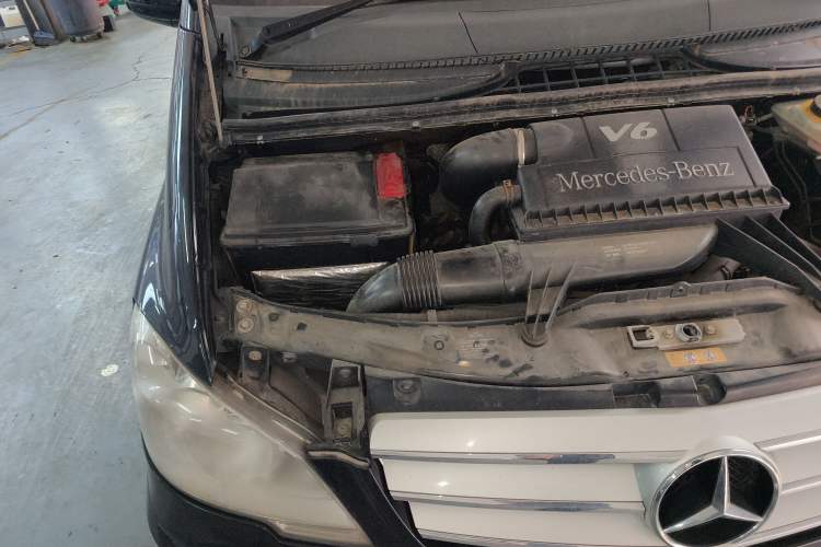 Used Mercedes-Benz Viano 2013 3.0L Hospitality Edition Engine Bay Right