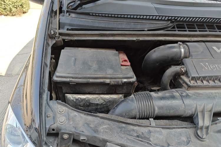 Used Mercedes-Benz Viano 2013 3.5L Haoci version Engine Bay Right