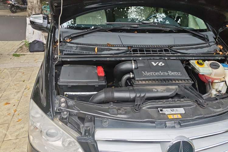 Used Mercedes-Benz Viano 2013 3.0L Navigator Edition Engine Bay Right