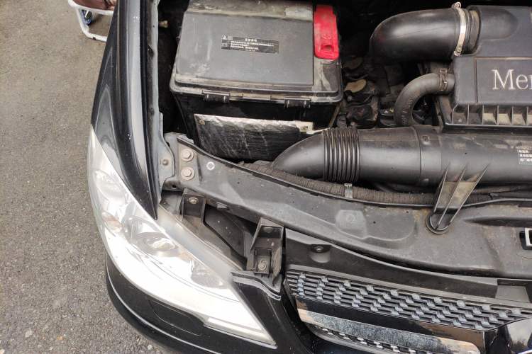 Used Mercedes-Benz Viano 2013 3.0L Navigator Edition Engine Bay Right