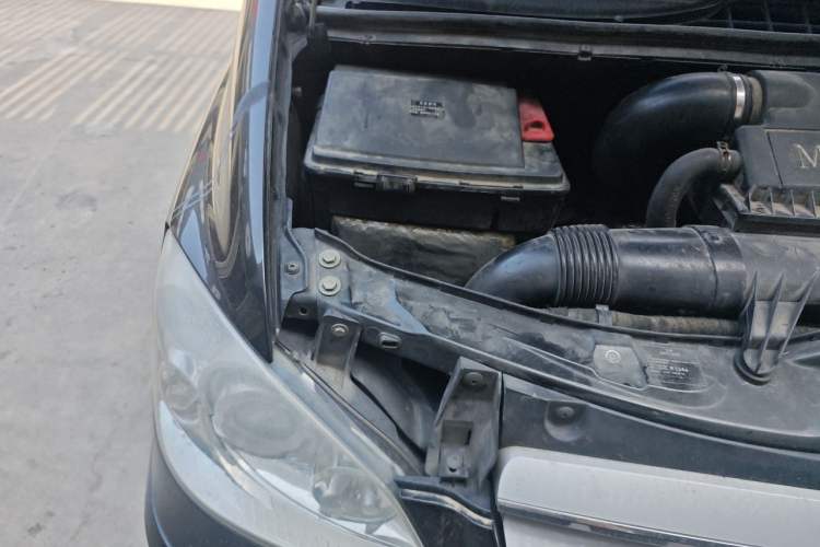 Used Mercedes-Benz Viano 2013 3.5L Haoci version Engine Bay Right