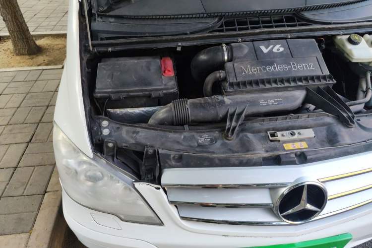 Used Mercedes-Benz Viano 2013 3.0L Navigator Edition Engine Bay Right