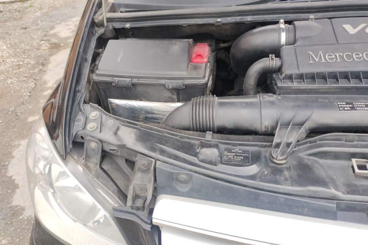Used Mercedes-Benz Viano 2013 3.0L Hospitality Edition Engine Bay Right