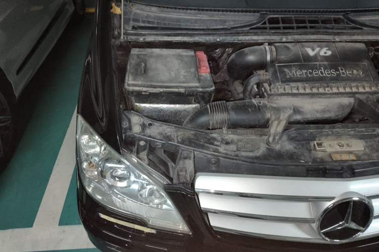 Used Mercedes-Benz Viano 2013 3.0L Navigator Edition Engine Bay Right