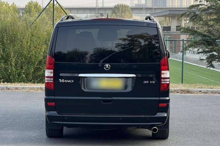 Used Mercedes-Benz Viano 2013 3.5L Haoci version Exterior 4