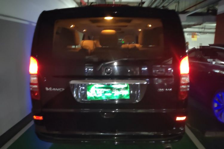Used Mercedes-Benz Viano 2013 3.5L Haoci version Exterior 4