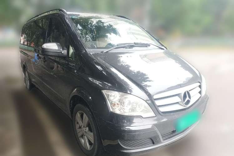 Used Mercedes-Benz Viano 2013 3.0L Navigator Edition Front Right 45 Deg