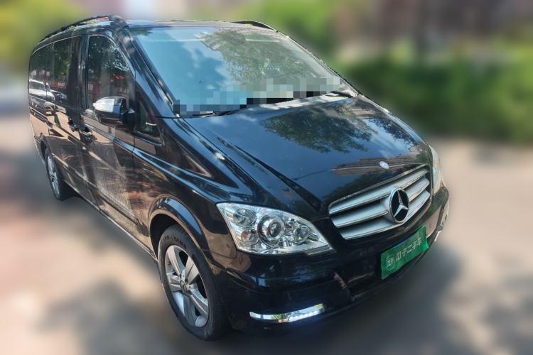 Used Mercedes-Benz Viano 2013 3.0L Navigator Edition Front Right 45 Deg