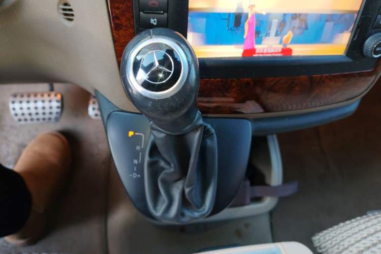 Used Mercedes-Benz Viano 2013 3.0L Navigator Edition Gear Lever