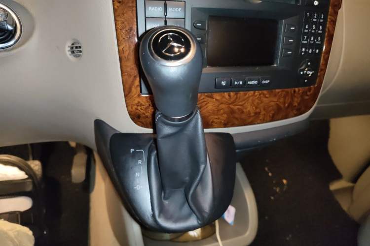 Used Mercedes-Benz Viano 2013 3.0L Comfort Edition Gear Lever