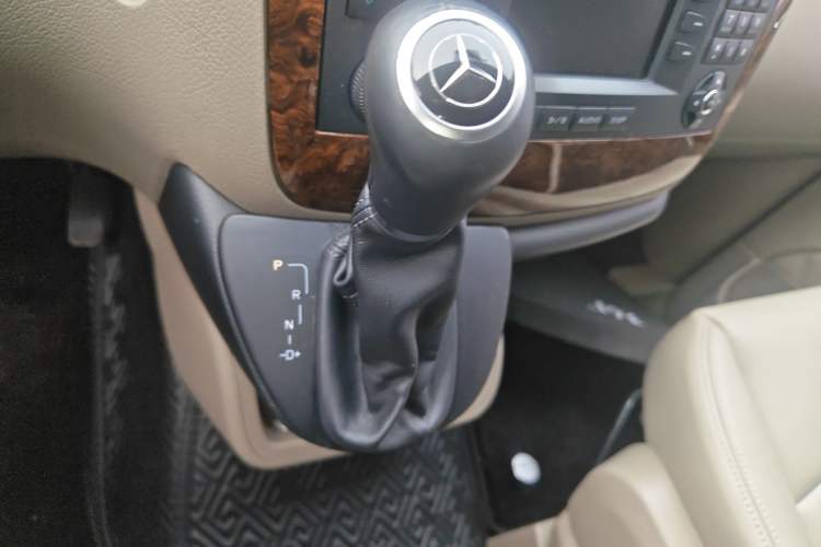 Used Mercedes-Benz Viano 2013 3.0L Comfort Edition Gear Lever
