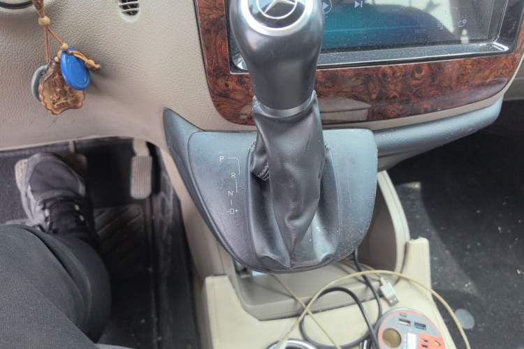 Used Mercedes-Benz Viano 2013 3.0L Comfort Edition Gear Lever