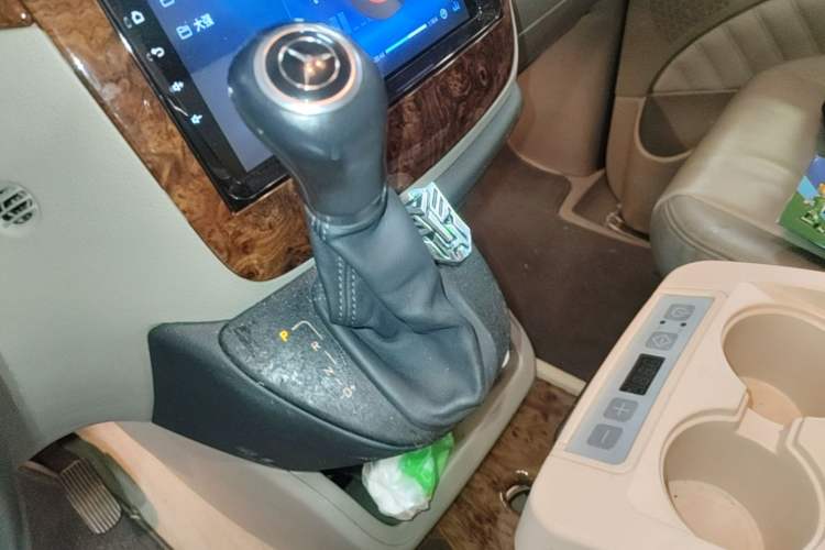 Used Mercedes-Benz Viano 2013 3.0L Comfort Edition Gear Lever