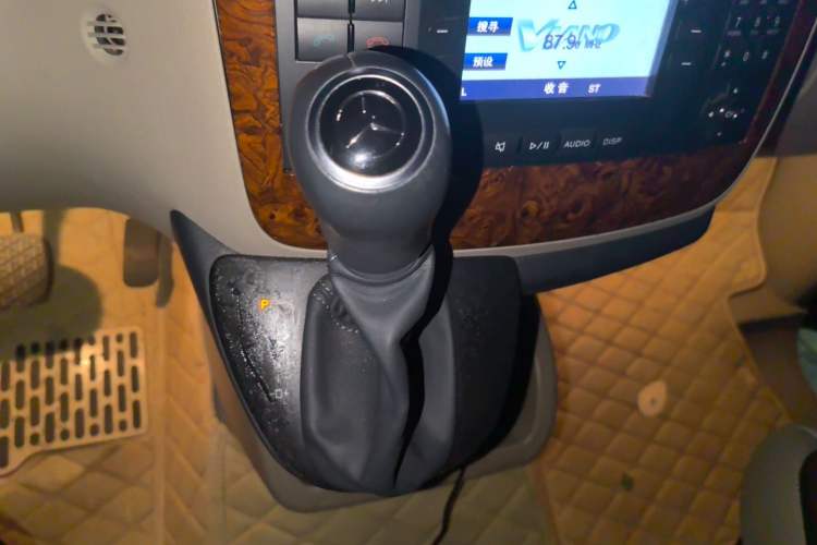Used Mercedes-Benz Viano 2013 3.0L Comfort Edition Gear Lever