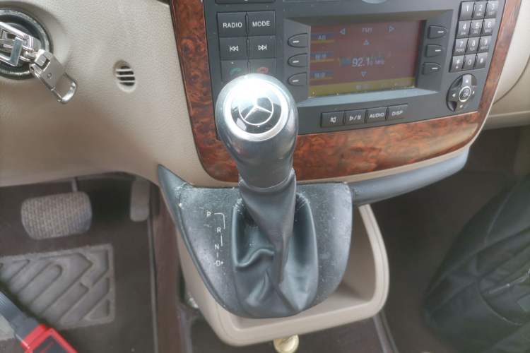 Used Mercedes-Benz Viano 2013 3.0L Comfort Edition Gear Lever