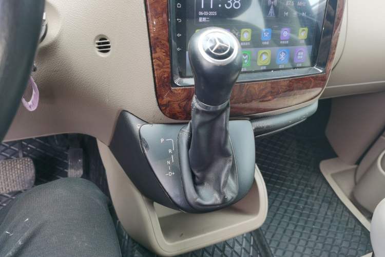 Used Mercedes-Benz Viano 2013 3.0L Comfort Edition Gear Lever