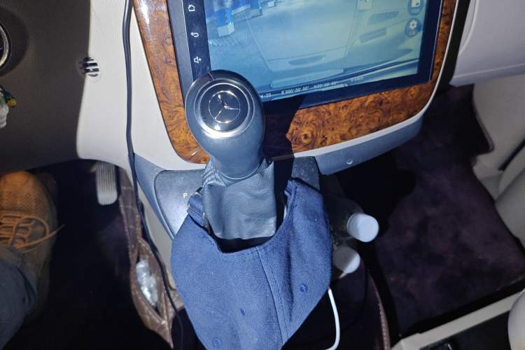 Used Mercedes-Benz Viano 2013 3.0L Comfort Edition Gear Lever