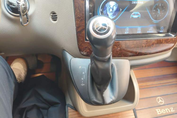 Used Mercedes-Benz Viano 2013 3.0L Hospitality Edition Gear Lever
