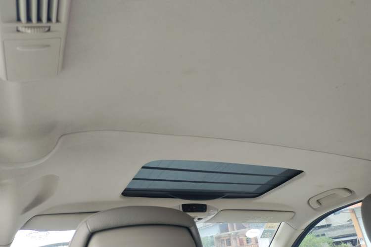 Used Mercedes-Benz Viano 2013 3.0L Hospitality Edition Headliner