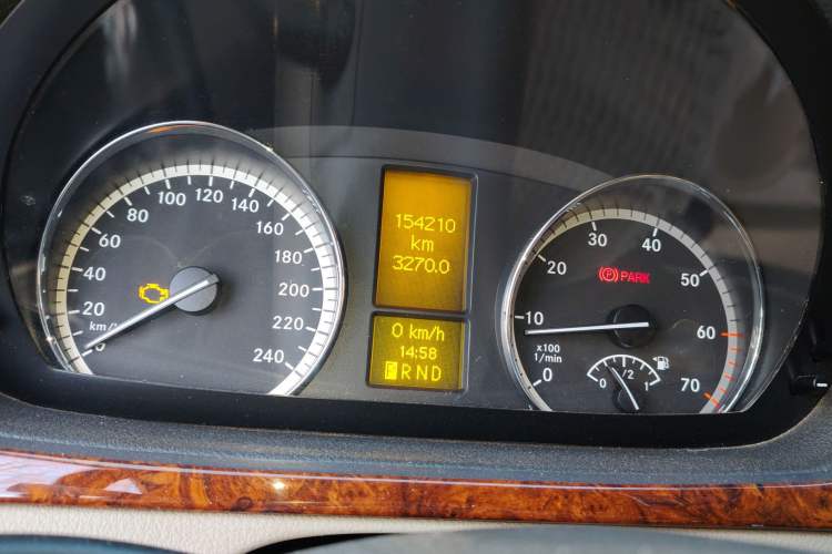 Used Mercedes-Benz Viano 2013 3.0L Navigator Edition Instrument Cluster