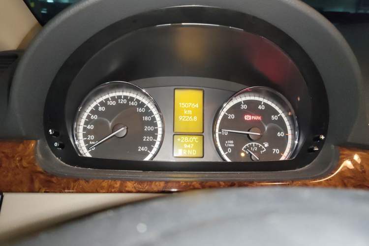 Used Mercedes-Benz Viano 2013 3.0L Comfort Edition Instrument Cluster