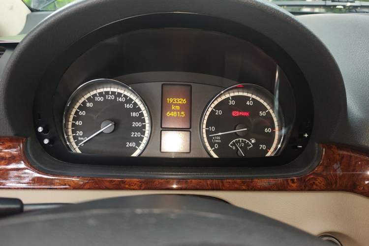 Used Mercedes-Benz Viano 2013 3.0L Navigator Edition Instrument Cluster
