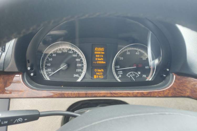 Used Mercedes-Benz Viano 2013 3.5L Haoci version Instrument Cluster