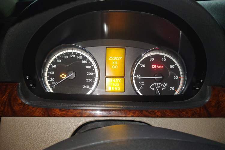 Used Mercedes-Benz Viano 2013 3.0L Comfort Edition Instrument Cluster