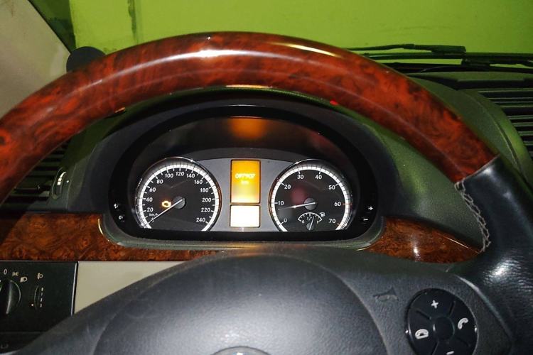 Used Mercedes-Benz Viano 2013 3.0L Navigator Edition Instrument Cluster