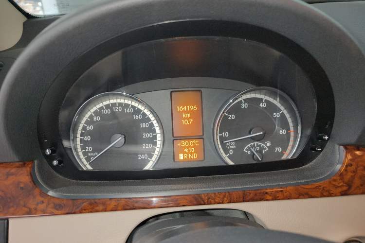 Used Mercedes-Benz Viano 2013 3.0L Hospitality Edition Instrument Cluster