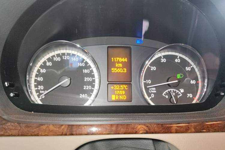 Used Mercedes-Benz Viano 2013 3.0L Comfort Edition Instrument Cluster
