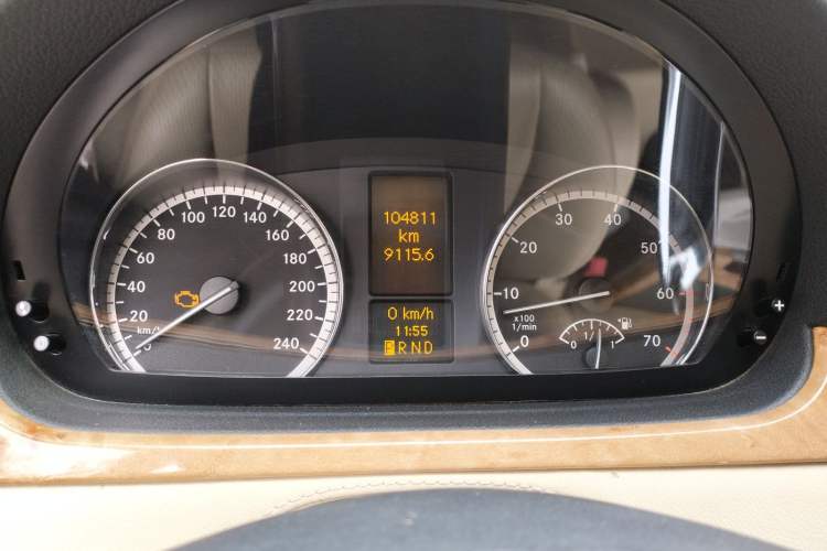 Used Mercedes-Benz Viano 2013 3.0L Hospitality Edition Instrument Cluster