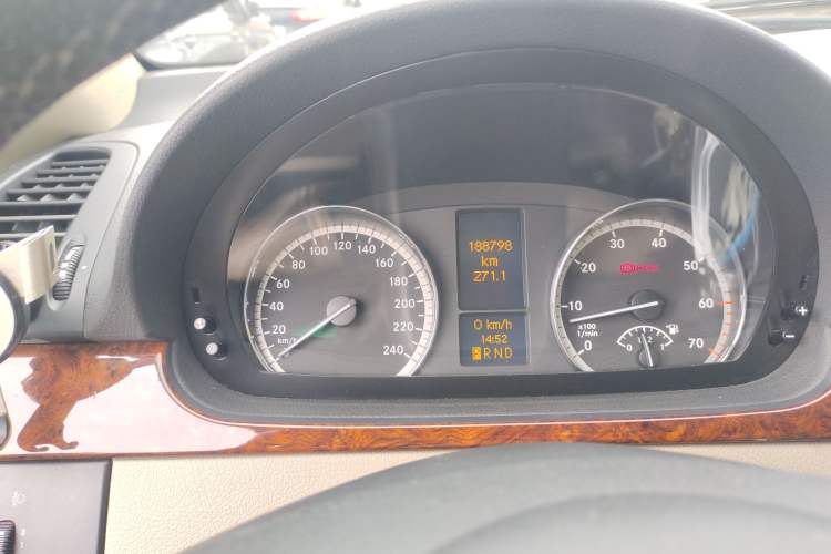 Used Mercedes-Benz Viano 2013 3.0L Hospitality Edition Instrument Cluster