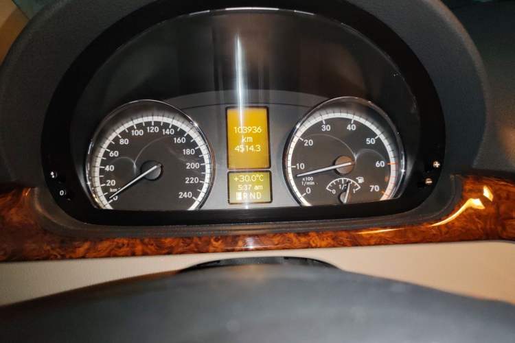 Used Mercedes-Benz Viano 2013 3.0L Comfort Edition Instrument Cluster
