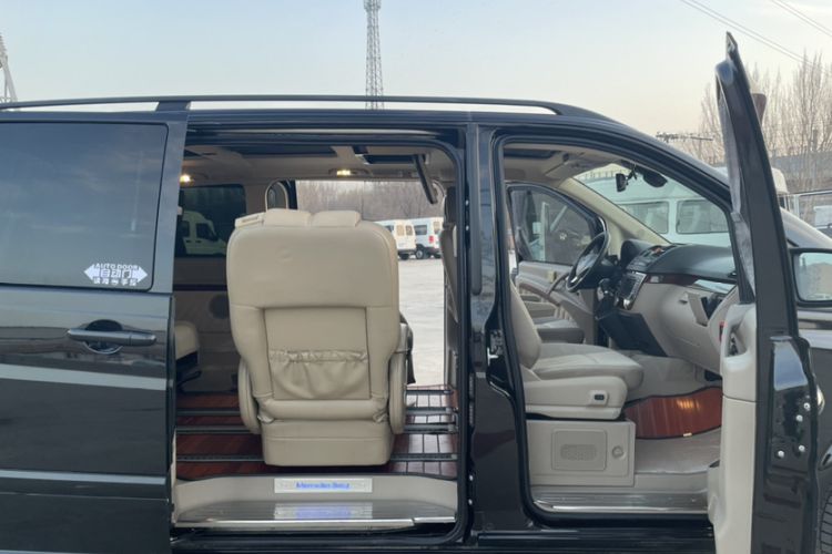 Used Mercedes-Benz Viano 2013 3.0L Navigator Edition Interior 1