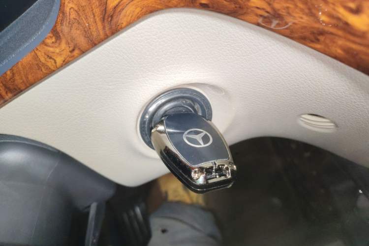 Used Mercedes-Benz Viano 2013 3.0L Navigator Edition Interior 1