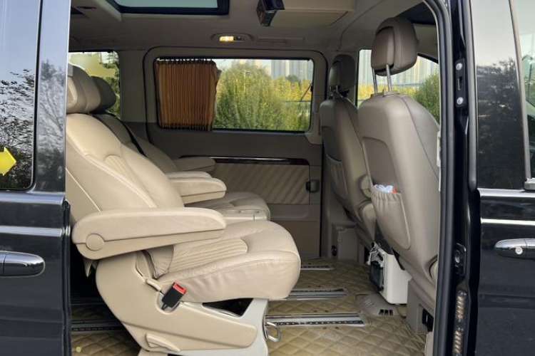 Used Mercedes-Benz Viano 2013 3.5L Haoci version Interior 10
