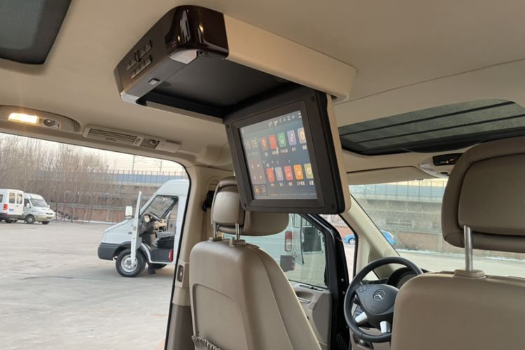 Used Mercedes-Benz Viano 2013 3.0L Navigator Edition Interior 2