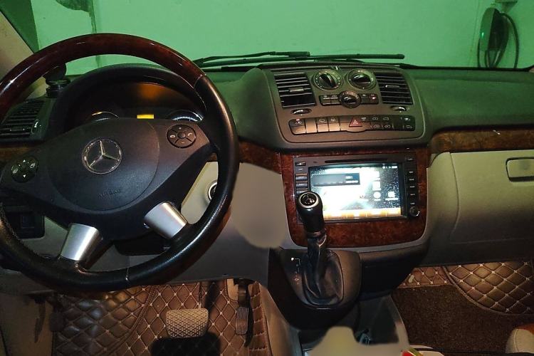 Used Mercedes-Benz Viano 2013 3.0L Navigator Edition Interior 2