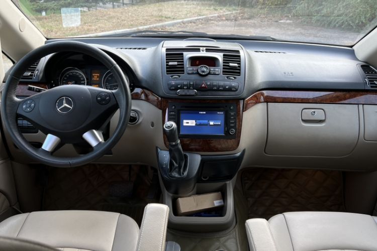 Used Mercedes-Benz Viano 2013 3.5L Haoci version Interior 2