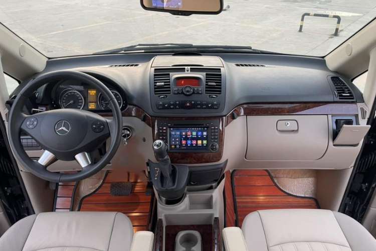 Used Mercedes-Benz Viano 2013 3.0L Navigator Edition Interior 3