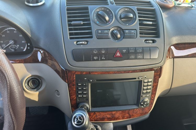 Used Mercedes-Benz Viano 2013 3.0L Comfort Edition Interior 3