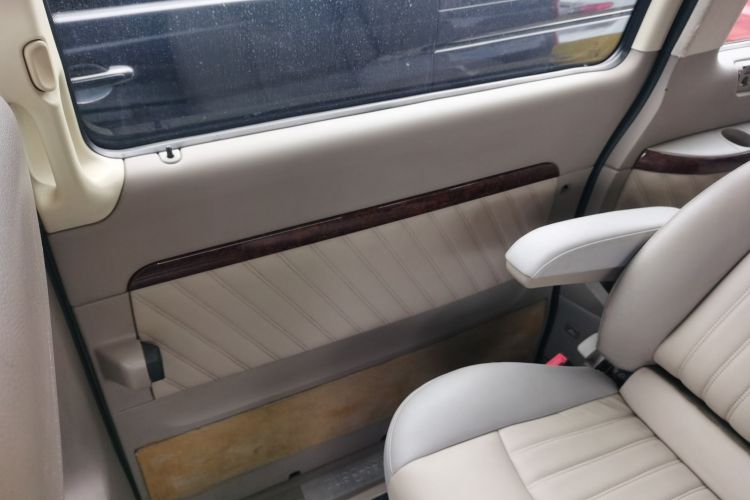 Used Mercedes-Benz Viano 2013 3.0L Comfort Edition Interior 3
