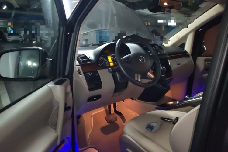 Used Mercedes-Benz Viano 2013 3.5L Haoci version Interior 3