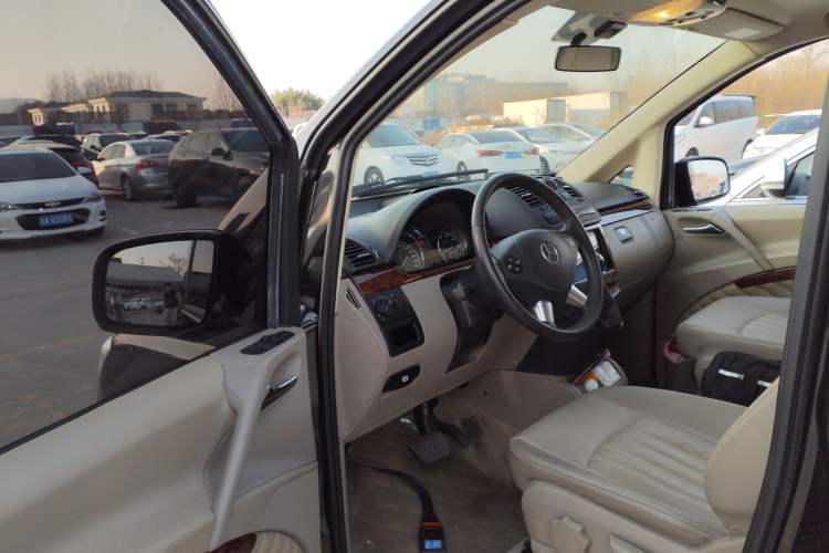 Used Mercedes-Benz Viano 2013 3.0L Comfort Edition Interior 3