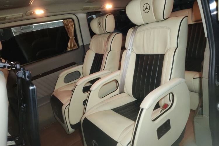 Used Mercedes-Benz Viano 2013 3.0L Navigator Edition Interior 4