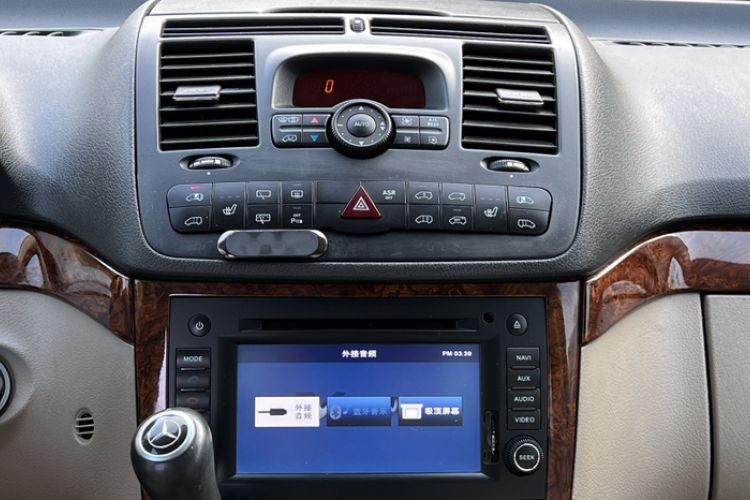 Used Mercedes-Benz Viano 2013 3.5L Haoci version Interior 4