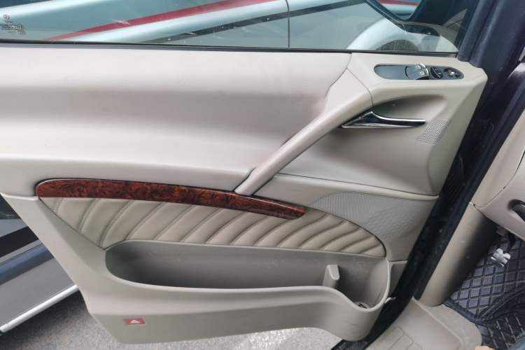 Used Mercedes-Benz Viano 2013 3.0L Comfort Edition Interior 4